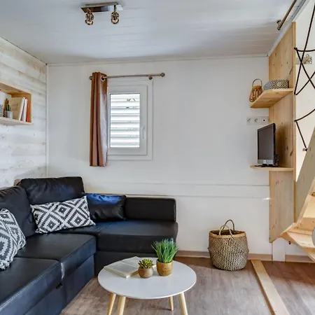 5-6p 2bdrms Aircon Campingplatz