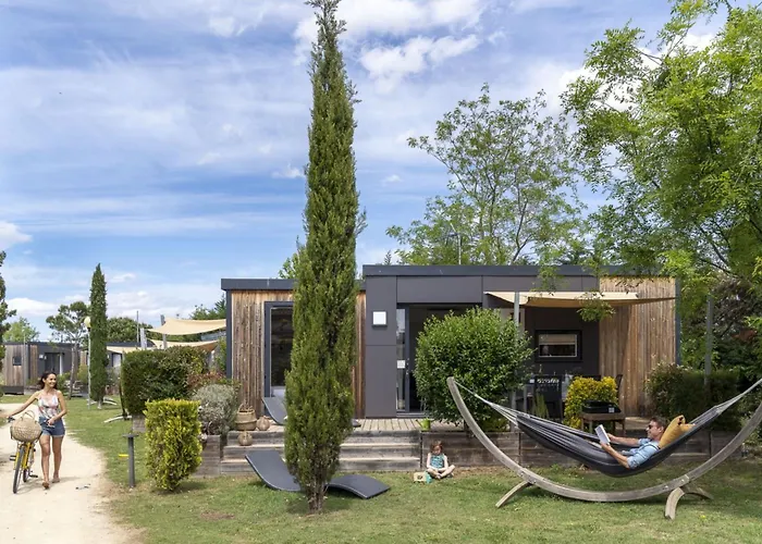 56p 2bdrms Aircon Camping *